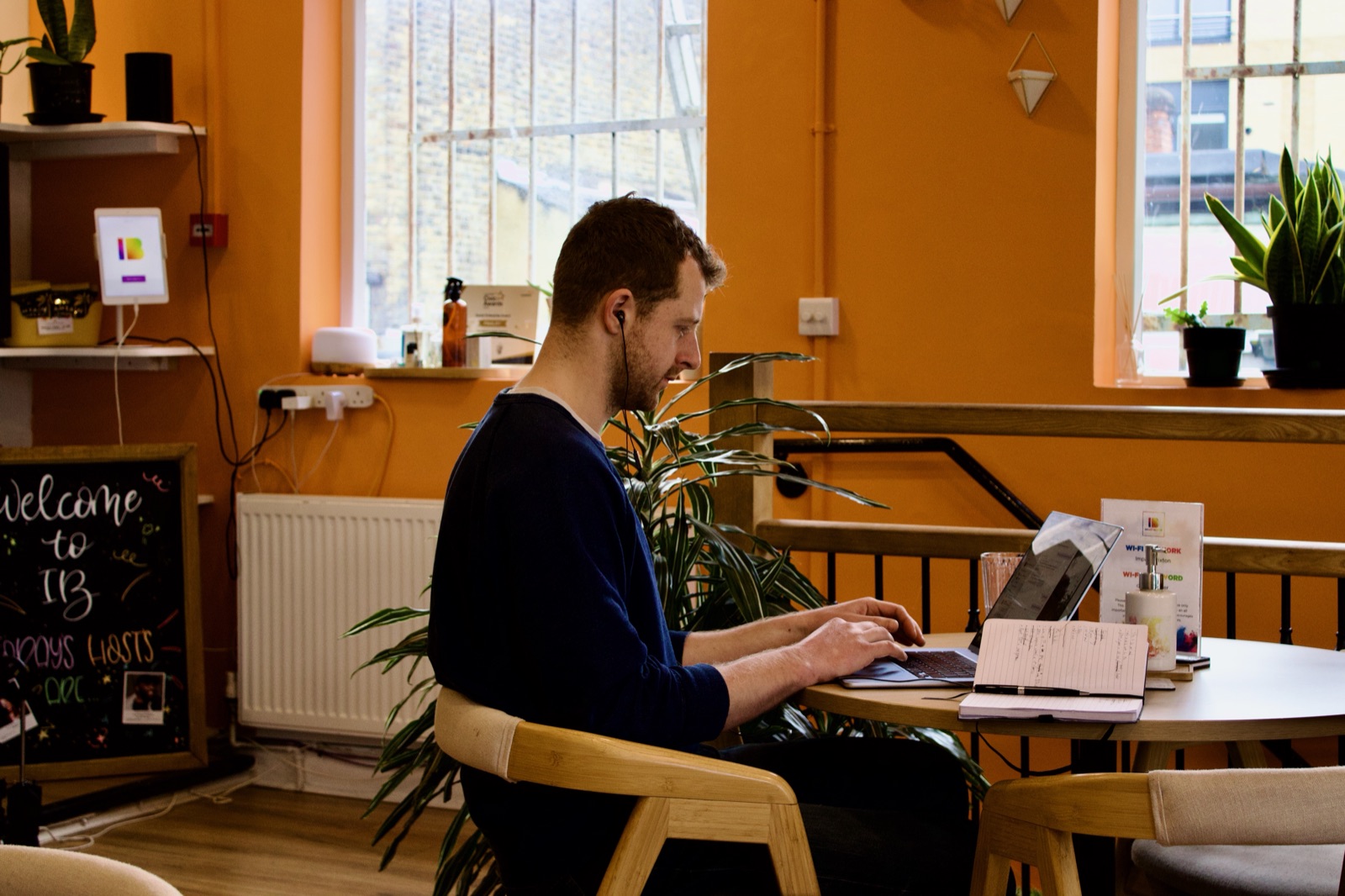 Member coworking in the Lounge
