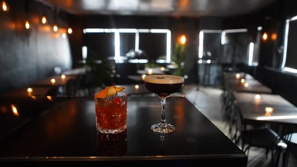 the-black-bar-cocktails-room